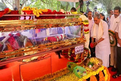 ಖ್ಯಾತ ಹಿರಿಯ ನಟಿ ಲೀಲಾವತಿ ಅಂತಿಮ ದರ್ಶನ ಪಡೆದ ಗಣ್ಯರು