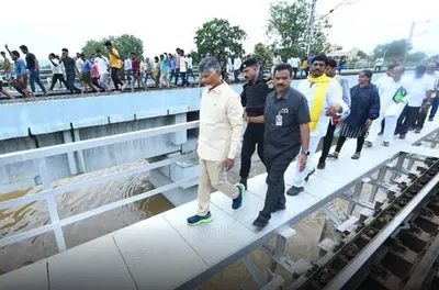 ಕೆಲವೇ ಇಂಚುಗಳ ಅಂತರದಲ್ಲಿ ರೈಲು ಅಪಘಾತದಿಂದ ಪಾರಾದ ಆಂಧ್ರ ಸಿಎಂ ಚಂದ್ರಬಾಬು ನಾಯ್ಡು