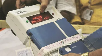 evm ನಲ್ಲಿ ತಾಂತ್ರಿಕ ದೋಷ ಹಿನ್ನಲೆ ಕೆಲವೆಡೆ ಮತದಾನ ಸ್ಥಗಿತ