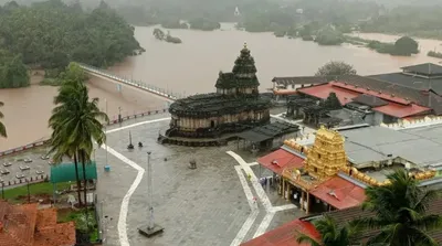 ಭಾರಿ ಮಳೆ  ನಿಲ್ಲದ ಗುಡ್ಡ ಕುಸಿತ    ಶೃಂಗೇರಿ ಶಾರದಾ ದೇಗುಲ ಸುತ್ತಮುತ್ತ ನಿಷೇಧಾಜ್ಞೆ ಜಾರಿ   