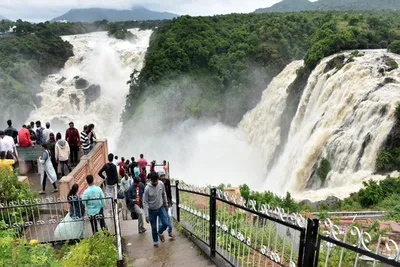 ಗಗನಚುಕ್ಕಿ   ಭರಚುಕ್ಕಿ ಜಲಪಾತದ ಸೌಂದರ್ಯ ಕಣ್ತುಂಬಿಕೊಳ್ಳಲು ಶೀಘ್ರವೇ ರೋಪ್ ವೇ