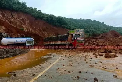 ಶಿರೂರು  ರಾಷ್ಟ್ರೀಯ ಹೆದ್ದಾರಿ 66 ರ ಬಳಿ ಗುಡ್ಡ ಕುಸಿತ