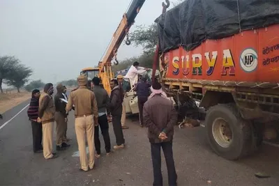 ಟ್ರಕ್‌ಗೆ ಕಾರು ಡಿಕ್ಕಿ   ಭೀಕರ ಅಪಘಾತದಲ್ಲಿ ಐವರು ಪೊಲೀಸರು ದುರ್ಮರಣ